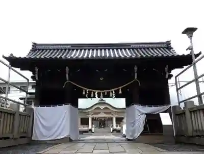 岡山神社の山門