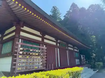 鳳来寺の{uncategorized: "未分類", other: "その他", undefined: "問題あり", building: "その他建物", grave: "お墓", sacred_gate: "鳥居", guardian: "狛犬", statue: "像", buddha: "仏像", history: "歴史", nature: "自然", garden: "庭園", animal: "動物", pagoda: "塔", temizu: "手水舎", mountain_gate: "山門・神門", sanctuary: "本殿・本堂", subordinate: "末社・摂社", art: "芸術", scenery: "景色", jizo: "地蔵", ema: "絵馬", goshuin: "御朱印", omikuji: "おみくじ", items: "授与品その他", amulet: "お守り", goshuincho: "御朱印帳", eats: "食事", festival: "お祭り", votive_dance: "神楽", shichigosan: "七五三参", wedding: "結婚式", experience: "体験その他", initially: "初詣", around: "周辺", anti_infection: "感染症対策"}
