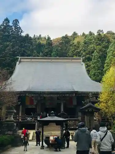 宝珠山 立石寺の本殿