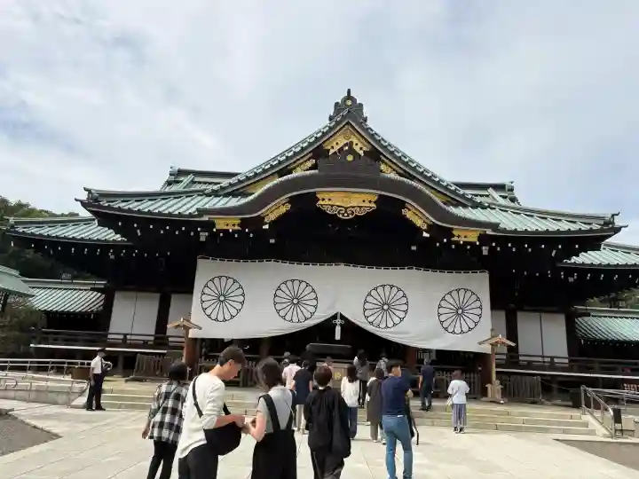 靖國神社の{uncategorized: "未分類", other: "その他", undefined: "問題あり", building: "その他建物", grave: "お墓", sacred_gate: "鳥居", guardian: "狛犬", statue: "像", buddha: "仏像", history: "歴史", nature: "自然", garden: "庭園", animal: "動物", pagoda: "塔", temizu: "手水舎", mountain_gate: "山門・神門", sanctuary: "本殿・本堂", subordinate: "末社・摂社", art: "芸術", scenery: "景色", jizo: "地蔵", ema: "絵馬", goshuin: "御朱印", omikuji: "おみくじ", items: "授与品その他", amulet: "お守り", goshuincho: "御朱印帳", eats: "食事", festival: "お祭り", votive_dance: "神楽", shichigosan: "七五三参", wedding: "結婚式", experience: "体験その他", initially: "初詣", around: "周辺", anti_infection: "感染症対策"}