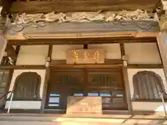 月崇寺の本殿