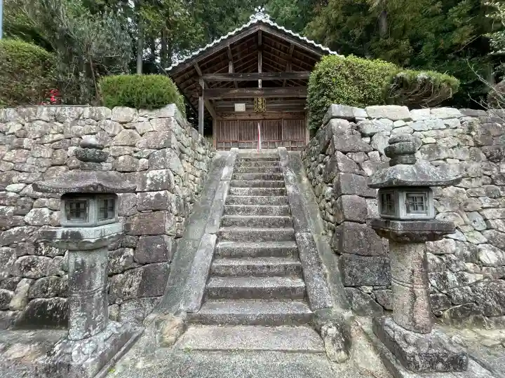 八坂神社の{uncategorized: "未分類", other: "その他", undefined: "問題あり", building: "その他建物", grave: "お墓", sacred_gate: "鳥居", guardian: "狛犬", statue: "像", buddha: "仏像", history: "歴史", nature: "自然", garden: "庭園", animal: "動物", pagoda: "塔", temizu: "手水舎", mountain_gate: "山門・神門", sanctuary: "本殿・本堂", subordinate: "末社・摂社", art: "芸術", scenery: "景色", jizo: "地蔵", ema: "絵馬", goshuin: "御朱印", omikuji: "おみくじ", items: "授与品その他", amulet: "お守り", goshuincho: "御朱印帳", eats: "食事", festival: "お祭り", votive_dance: "神楽", shichigosan: "七五三参", wedding: "結婚式", experience: "体験その他", initially: "初詣", around: "周辺", anti_infection: "感染症対策"}