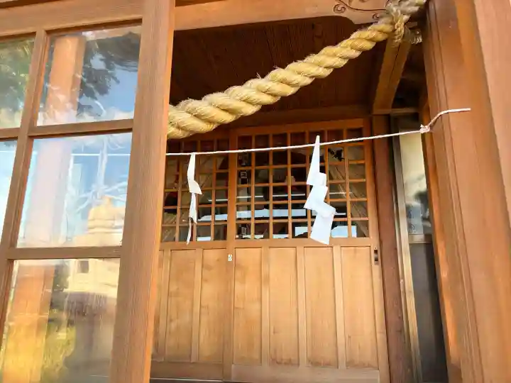神明社の{uncategorized: "未分類", other: "その他", undefined: "問題あり", building: "その他建物", grave: "お墓", sacred_gate: "鳥居", guardian: "狛犬", statue: "像", buddha: "仏像", history: "歴史", nature: "自然", garden: "庭園", animal: "動物", pagoda: "塔", temizu: "手水舎", mountain_gate: "山門・神門", sanctuary: "本殿・本堂", subordinate: "末社・摂社", art: "芸術", scenery: "景色", jizo: "地蔵", ema: "絵馬", goshuin: "御朱印", omikuji: "おみくじ", items: "授与品その他", amulet: "お守り", goshuincho: "御朱印帳", eats: "食事", festival: "お祭り", votive_dance: "神楽", shichigosan: "七五三参", wedding: "結婚式", experience: "体験その他", initially: "初詣", around: "周辺", anti_infection: "感染症対策"}