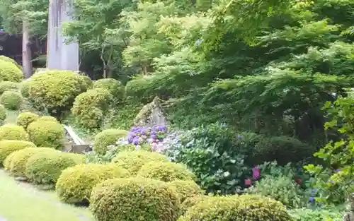 霊閑寺の庭園