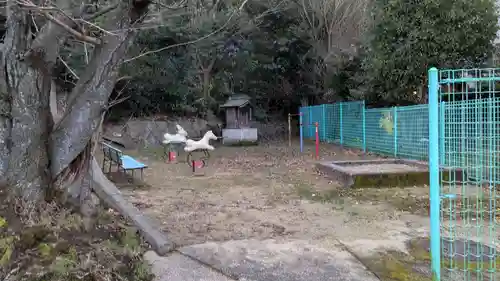 下居神社の庭園