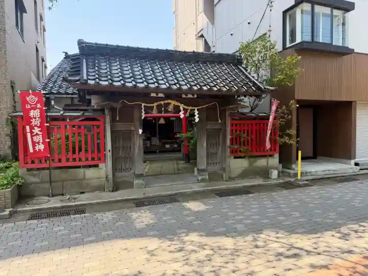 浅野川稲荷神社の{uncategorized: "未分類", other: "その他", undefined: "問題あり", building: "その他建物", grave: "お墓", sacred_gate: "鳥居", guardian: "狛犬", statue: "像", buddha: "仏像", history: "歴史", nature: "自然", garden: "庭園", animal: "動物", pagoda: "塔", temizu: "手水舎", mountain_gate: "山門・神門", sanctuary: "本殿・本堂", subordinate: "末社・摂社", art: "芸術", scenery: "景色", jizo: "地蔵", ema: "絵馬", goshuin: "御朱印", omikuji: "おみくじ", items: "授与品その他", amulet: "お守り", goshuincho: "御朱印帳", eats: "食事", festival: "お祭り", votive_dance: "神楽", shichigosan: "七五三参", wedding: "結婚式", experience: "体験その他", initially: "初詣", around: "周辺", anti_infection: "感染症対策"}