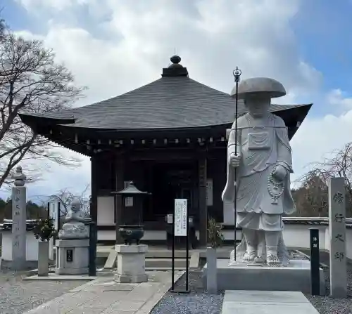 岡寺（龍蓋寺）の{uncategorized: "未分類", other: "その他", undefined: "問題あり", building: "その他建物", grave: "お墓", sacred_gate: "鳥居", guardian: "狛犬", statue: "像", buddha: "仏像", history: "歴史", nature: "自然", garden: "庭園", animal: "動物", pagoda: "塔", temizu: "手水舎", mountain_gate: "山門・神門", sanctuary: "本殿・本堂", subordinate: "末社・摂社", art: "芸術", scenery: "景色", jizo: "地蔵", ema: "絵馬", goshuin: "御朱印", omikuji: "おみくじ", items: "授与品その他", amulet: "お守り", goshuincho: "御朱印帳", eats: "食事", festival: "お祭り", votive_dance: "神楽", shichigosan: "七五三参", wedding: "結婚式", experience: "体験その他", initially: "初詣", around: "周辺", anti_infection: "感染症対策"}