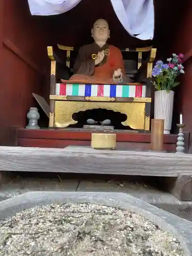 慶安寺の像