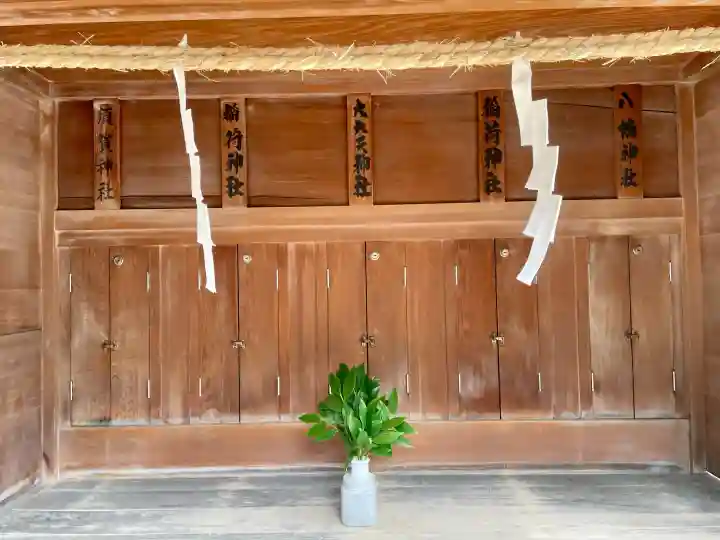 諏訪神社の{uncategorized: "未分類", other: "その他", undefined: "問題あり", building: "その他建物", grave: "お墓", sacred_gate: "鳥居", guardian: "狛犬", statue: "像", buddha: "仏像", history: "歴史", nature: "自然", garden: "庭園", animal: "動物", pagoda: "塔", temizu: "手水舎", mountain_gate: "山門・神門", sanctuary: "本殿・本堂", subordinate: "末社・摂社", art: "芸術", scenery: "景色", jizo: "地蔵", ema: "絵馬", goshuin: "御朱印", omikuji: "おみくじ", items: "授与品その他", amulet: "お守り", goshuincho: "御朱印帳", eats: "食事", festival: "お祭り", votive_dance: "神楽", shichigosan: "七五三参", wedding: "結婚式", experience: "体験その他", initially: "初詣", around: "周辺", anti_infection: "感染症対策"}