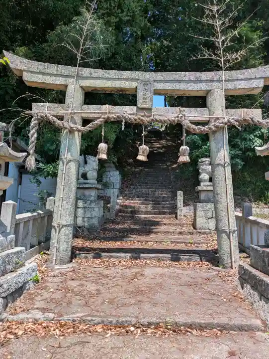 長澤神社の{uncategorized: "未分類", other: "その他", undefined: "問題あり", building: "その他建物", grave: "お墓", sacred_gate: "鳥居", guardian: "狛犬", statue: "像", buddha: "仏像", history: "歴史", nature: "自然", garden: "庭園", animal: "動物", pagoda: "塔", temizu: "手水舎", mountain_gate: "山門・神門", sanctuary: "本殿・本堂", subordinate: "末社・摂社", art: "芸術", scenery: "景色", jizo: "地蔵", ema: "絵馬", goshuin: "御朱印", omikuji: "おみくじ", items: "授与品その他", amulet: "お守り", goshuincho: "御朱印帳", eats: "食事", festival: "お祭り", votive_dance: "神楽", shichigosan: "七五三参", wedding: "結婚式", experience: "体験その他", initially: "初詣", around: "周辺", anti_infection: "感染症対策"}