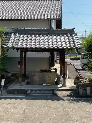 新羅神社の手水舎
