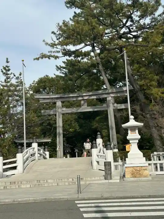 寒川神社の{uncategorized: "未分類", other: "その他", undefined: "問題あり", building: "その他建物", grave: "お墓", sacred_gate: "鳥居", guardian: "狛犬", statue: "像", buddha: "仏像", history: "歴史", nature: "自然", garden: "庭園", animal: "動物", pagoda: "塔", temizu: "手水舎", mountain_gate: "山門・神門", sanctuary: "本殿・本堂", subordinate: "末社・摂社", art: "芸術", scenery: "景色", jizo: "地蔵", ema: "絵馬", goshuin: "御朱印", omikuji: "おみくじ", items: "授与品その他", amulet: "お守り", goshuincho: "御朱印帳", eats: "食事", festival: "お祭り", votive_dance: "神楽", shichigosan: "七五三参", wedding: "結婚式", experience: "体験その他", initially: "初詣", around: "周辺", anti_infection: "感染症対策"}