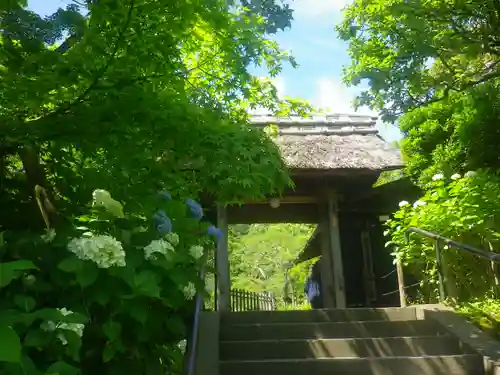 東慶寺の山門・神門