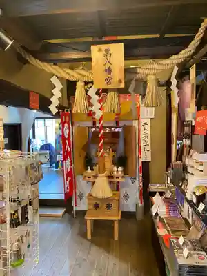 萬八幡宮の本殿・本堂