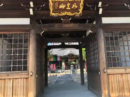 寳珠院（常楽寺）の山門