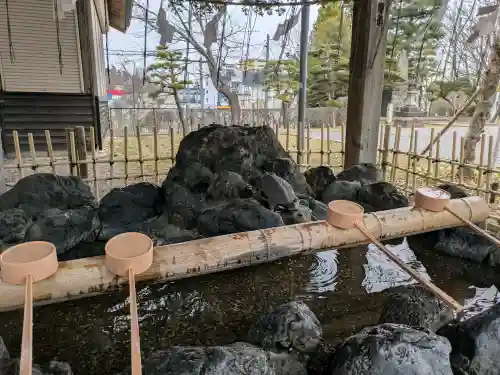 湯倉神社の{uncategorized: "未分類", other: "その他", undefined: "問題あり", building: "その他建物", grave: "お墓", sacred_gate: "鳥居", guardian: "狛犬", statue: "像", buddha: "仏像", history: "歴史", nature: "自然", garden: "庭園", animal: "動物", pagoda: "塔", temizu: "手水舎", mountain_gate: "山門・神門", sanctuary: "本殿・本堂", subordinate: "末社・摂社", art: "芸術", scenery: "景色", jizo: "地蔵", ema: "絵馬", goshuin: "御朱印", omikuji: "おみくじ", items: "授与品その他", amulet: "お守り", goshuincho: "御朱印帳", eats: "食事", festival: "お祭り", votive_dance: "神楽", shichigosan: "七五三参", wedding: "結婚式", experience: "体験その他", initially: "初詣", around: "周辺", anti_infection: "感染症対策"}