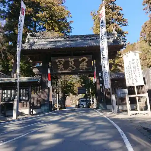 久遠寺の山門