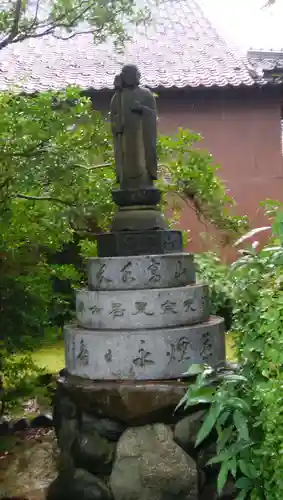 宝円寺の像