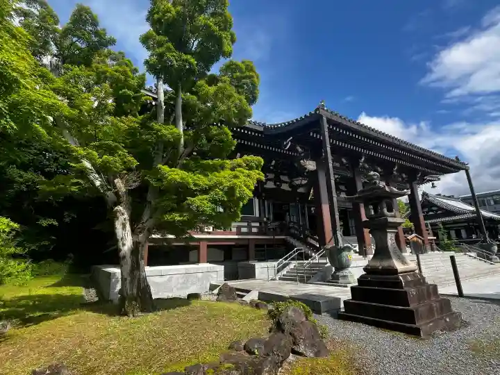 智積院の{uncategorized: "未分類", other: "その他", undefined: "問題あり", building: "その他建物", grave: "お墓", sacred_gate: "鳥居", guardian: "狛犬", statue: "像", buddha: "仏像", history: "歴史", nature: "自然", garden: "庭園", animal: "動物", pagoda: "塔", temizu: "手水舎", mountain_gate: "山門・神門", sanctuary: "本殿・本堂", subordinate: "末社・摂社", art: "芸術", scenery: "景色", jizo: "地蔵", ema: "絵馬", goshuin: "御朱印", omikuji: "おみくじ", items: "授与品その他", amulet: "お守り", goshuincho: "御朱印帳", eats: "食事", festival: "お祭り", votive_dance: "神楽", shichigosan: "七五三参", wedding: "結婚式", experience: "体験その他", initially: "初詣", around: "周辺", anti_infection: "感染症対策"}