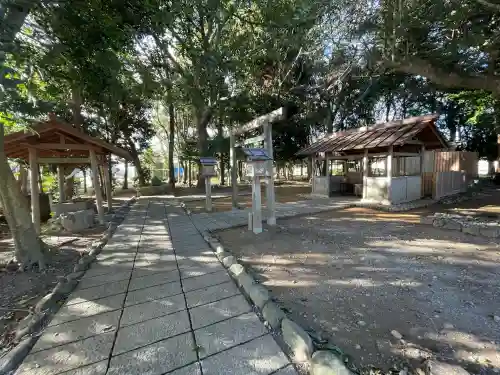 ニ木神社の{uncategorized: "未分類", other: "その他", undefined: "問題あり", building: "その他建物", grave: "お墓", sacred_gate: "鳥居", guardian: "狛犬", statue: "像", buddha: "仏像", history: "歴史", nature: "自然", garden: "庭園", animal: "動物", pagoda: "塔", temizu: "手水舎", mountain_gate: "山門・神門", sanctuary: "本殿・本堂", subordinate: "末社・摂社", art: "芸術", scenery: "景色", jizo: "地蔵", ema: "絵馬", goshuin: "御朱印", omikuji: "おみくじ", items: "授与品その他", amulet: "お守り", goshuincho: "御朱印帳", eats: "食事", festival: "お祭り", votive_dance: "神楽", shichigosan: "七五三参", wedding: "結婚式", experience: "体験その他", initially: "初詣", around: "周辺", anti_infection: "感染症対策"}