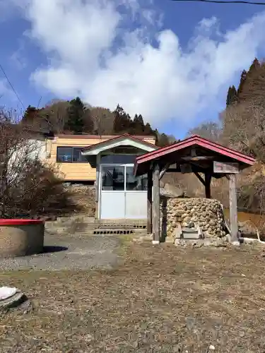 薬師堂の{uncategorized: "未分類", other: "その他", undefined: "問題あり", building: "その他建物", grave: "お墓", sacred_gate: "鳥居", guardian: "狛犬", statue: "像", buddha: "仏像", history: "歴史", nature: "自然", garden: "庭園", animal: "動物", pagoda: "塔", temizu: "手水舎", mountain_gate: "山門・神門", sanctuary: "本殿・本堂", subordinate: "末社・摂社", art: "芸術", scenery: "景色", jizo: "地蔵", ema: "絵馬", goshuin: "御朱印", omikuji: "おみくじ", items: "授与品その他", amulet: "お守り", goshuincho: "御朱印帳", eats: "食事", festival: "お祭り", votive_dance: "神楽", shichigosan: "七五三参", wedding: "結婚式", experience: "体験その他", initially: "初詣", around: "周辺", anti_infection: "感染症対策"}