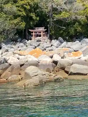 厳島神社の{uncategorized: "未分類", other: "その他", undefined: "問題あり", building: "その他建物", grave: "お墓", sacred_gate: "鳥居", guardian: "狛犬", statue: "像", buddha: "仏像", history: "歴史", nature: "自然", garden: "庭園", animal: "動物", pagoda: "塔", temizu: "手水舎", mountain_gate: "山門・神門", sanctuary: "本殿・本堂", subordinate: "末社・摂社", art: "芸術", scenery: "景色", jizo: "地蔵", ema: "絵馬", goshuin: "御朱印", omikuji: "おみくじ", items: "授与品その他", amulet: "お守り", goshuincho: "御朱印帳", eats: "食事", festival: "お祭り", votive_dance: "神楽", shichigosan: "七五三参", wedding: "結婚式", experience: "体験その他", initially: "初詣", around: "周辺", anti_infection: "感染症対策"}