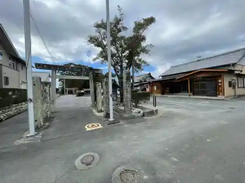 奈々美神社の{uncategorized: "未分類", other: "その他", undefined: "問題あり", building: "その他建物", grave: "お墓", sacred_gate: "鳥居", guardian: "狛犬", statue: "像", buddha: "仏像", history: "歴史", nature: "自然", garden: "庭園", animal: "動物", pagoda: "塔", temizu: "手水舎", mountain_gate: "山門・神門", sanctuary: "本殿・本堂", subordinate: "末社・摂社", art: "芸術", scenery: "景色", jizo: "地蔵", ema: "絵馬", goshuin: "御朱印", omikuji: "おみくじ", items: "授与品その他", amulet: "お守り", goshuincho: "御朱印帳", eats: "食事", festival: "お祭り", votive_dance: "神楽", shichigosan: "七五三参", wedding: "結婚式", experience: "体験その他", initially: "初詣", around: "周辺", anti_infection: "感染症対策"}