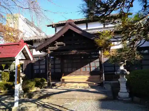 洞林寺の本殿・本堂