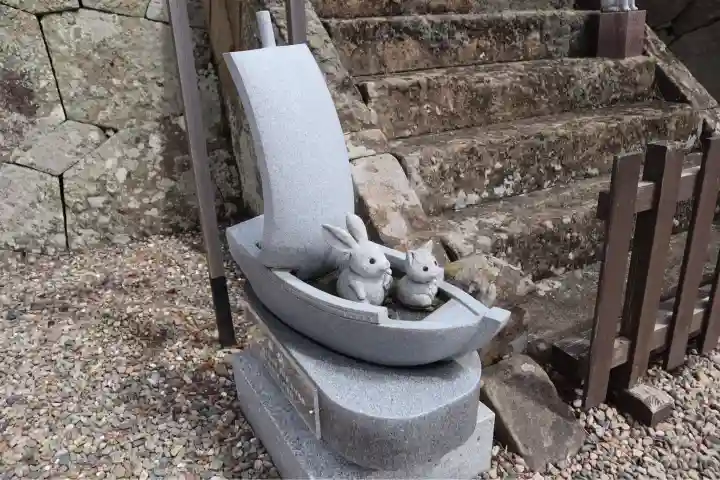 出雲大社の{uncategorized: "未分類", other: "その他", undefined: "問題あり", building: "その他建物", grave: "お墓", sacred_gate: "鳥居", guardian: "狛犬", statue: "像", buddha: "仏像", history: "歴史", nature: "自然", garden: "庭園", animal: "動物", pagoda: "塔", temizu: "手水舎", mountain_gate: "山門・神門", sanctuary: "本殿・本堂", subordinate: "末社・摂社", art: "芸術", scenery: "景色", jizo: "地蔵", ema: "絵馬", goshuin: "御朱印", omikuji: "おみくじ", items: "授与品その他", amulet: "お守り", goshuincho: "御朱印帳", eats: "食事", festival: "お祭り", votive_dance: "神楽", shichigosan: "七五三参", wedding: "結婚式", experience: "体験その他", initially: "初詣", around: "周辺", anti_infection: "感染症対策"}