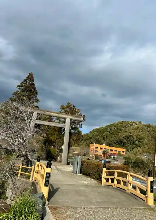 天津神明宮の{uncategorized: "未分類", other: "その他", undefined: "問題あり", building: "その他建物", grave: "お墓", sacred_gate: "鳥居", guardian: "狛犬", statue: "像", buddha: "仏像", history: "歴史", nature: "自然", garden: "庭園", animal: "動物", pagoda: "塔", temizu: "手水舎", mountain_gate: "山門・神門", sanctuary: "本殿・本堂", subordinate: "末社・摂社", art: "芸術", scenery: "景色", jizo: "地蔵", ema: "絵馬", goshuin: "御朱印", omikuji: "おみくじ", items: "授与品その他", amulet: "お守り", goshuincho: "御朱印帳", eats: "食事", festival: "お祭り", votive_dance: "神楽", shichigosan: "七五三参", wedding: "結婚式", experience: "体験その他", initially: "初詣", around: "周辺", anti_infection: "感染症対策"}