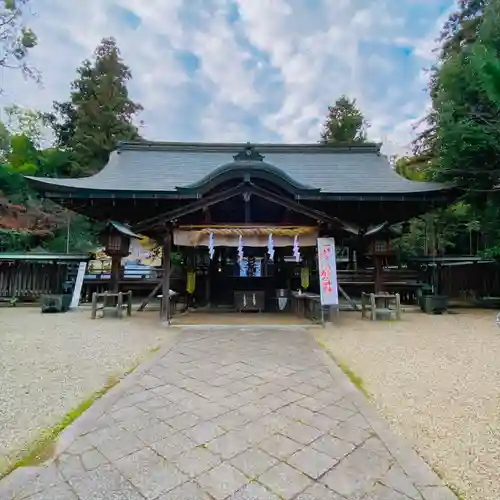 大和神社の本殿