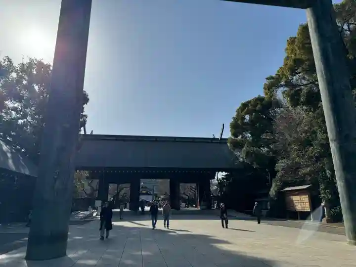 靖國神社の{uncategorized: "未分類", other: "その他", undefined: "問題あり", building: "その他建物", grave: "お墓", sacred_gate: "鳥居", guardian: "狛犬", statue: "像", buddha: "仏像", history: "歴史", nature: "自然", garden: "庭園", animal: "動物", pagoda: "塔", temizu: "手水舎", mountain_gate: "山門・神門", sanctuary: "本殿・本堂", subordinate: "末社・摂社", art: "芸術", scenery: "景色", jizo: "地蔵", ema: "絵馬", goshuin: "御朱印", omikuji: "おみくじ", items: "授与品その他", amulet: "お守り", goshuincho: "御朱印帳", eats: "食事", festival: "お祭り", votive_dance: "神楽", shichigosan: "七五三参", wedding: "結婚式", experience: "体験その他", initially: "初詣", around: "周辺", anti_infection: "感染症対策"}