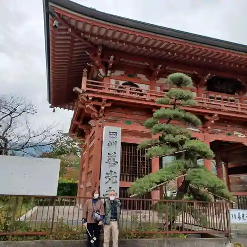 甲斐善光寺の山門