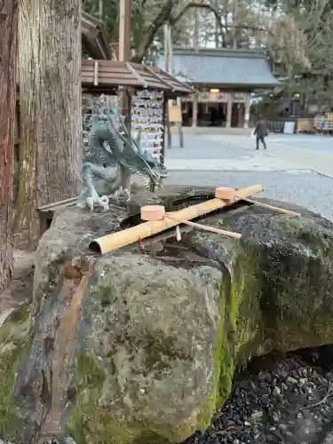 諏訪大社の{uncategorized: "未分類", other: "その他", undefined: "問題あり", building: "その他建物", grave: "お墓", sacred_gate: "鳥居", guardian: "狛犬", statue: "像", buddha: "仏像", history: "歴史", nature: "自然", garden: "庭園", animal: "動物", pagoda: "塔", temizu: "手水舎", mountain_gate: "山門・神門", sanctuary: "本殿・本堂", subordinate: "末社・摂社", art: "芸術", scenery: "景色", jizo: "地蔵", ema: "絵馬", goshuin: "御朱印", omikuji: "おみくじ", items: "授与品その他", amulet: "お守り", goshuincho: "御朱印帳", eats: "食事", festival: "お祭り", votive_dance: "神楽", shichigosan: "七五三参", wedding: "結婚式", experience: "体験その他", initially: "初詣", around: "周辺", anti_infection: "感染症対策"}