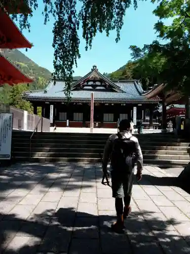 久遠寺の本殿