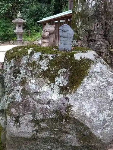 由加神社（和気由加神社）の像