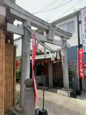 豊受稲荷本宮の{uncategorized: "未分類", other: "その他", undefined: "問題あり", building: "その他建物", grave: "お墓", sacred_gate: "鳥居", guardian: "狛犬", statue: "像", buddha: "仏像", history: "歴史", nature: "自然", garden: "庭園", animal: "動物", pagoda: "塔", temizu: "手水舎", mountain_gate: "山門・神門", sanctuary: "本殿・本堂", subordinate: "末社・摂社", art: "芸術", scenery: "景色", jizo: "地蔵", ema: "絵馬", goshuin: "御朱印", omikuji: "おみくじ", items: "授与品その他", amulet: "お守り", goshuincho: "御朱印帳", eats: "食事", festival: "お祭り", votive_dance: "神楽", shichigosan: "七五三参", wedding: "結婚式", experience: "体験その他", initially: "初詣", around: "周辺", anti_infection: "感染症対策"}