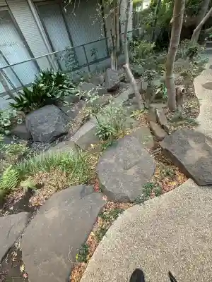 祠(極楽水)の{uncategorized: "未分類", other: "その他", undefined: "問題あり", building: "その他建物", grave: "お墓", sacred_gate: "鳥居", guardian: "狛犬", statue: "像", buddha: "仏像", history: "歴史", nature: "自然", garden: "庭園", animal: "動物", pagoda: "塔", temizu: "手水舎", mountain_gate: "山門・神門", sanctuary: "本殿・本堂", subordinate: "末社・摂社", art: "芸術", scenery: "景色", jizo: "地蔵", ema: "絵馬", goshuin: "御朱印", omikuji: "おみくじ", items: "授与品その他", amulet: "お守り", goshuincho: "御朱印帳", eats: "食事", festival: "お祭り", votive_dance: "神楽", shichigosan: "七五三参", wedding: "結婚式", experience: "体験その他", initially: "初詣", around: "周辺", anti_infection: "感染症対策"}