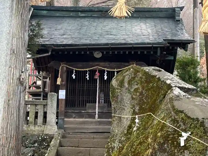 兒玉石神社の{uncategorized: "未分類", other: "その他", undefined: "問題あり", building: "その他建物", grave: "お墓", sacred_gate: "鳥居", guardian: "狛犬", statue: "像", buddha: "仏像", history: "歴史", nature: "自然", garden: "庭園", animal: "動物", pagoda: "塔", temizu: "手水舎", mountain_gate: "山門・神門", sanctuary: "本殿・本堂", subordinate: "末社・摂社", art: "芸術", scenery: "景色", jizo: "地蔵", ema: "絵馬", goshuin: "御朱印", omikuji: "おみくじ", items: "授与品その他", amulet: "お守り", goshuincho: "御朱印帳", eats: "食事", festival: "お祭り", votive_dance: "神楽", shichigosan: "七五三参", wedding: "結婚式", experience: "体験その他", initially: "初詣", around: "周辺", anti_infection: "感染症対策"}
