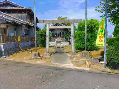 神明社（板葺）の鳥居