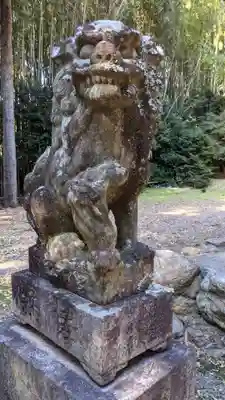 神明白山社相殿(杁下)の狛犬