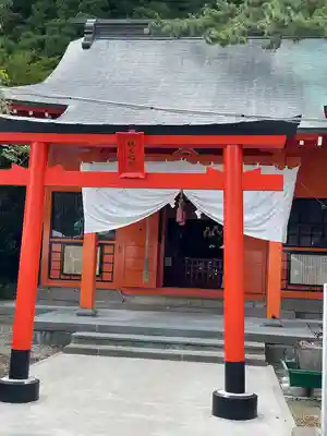 鶴若稲荷神社の鳥居