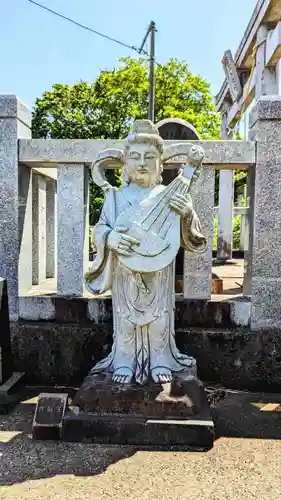 天王神社の像