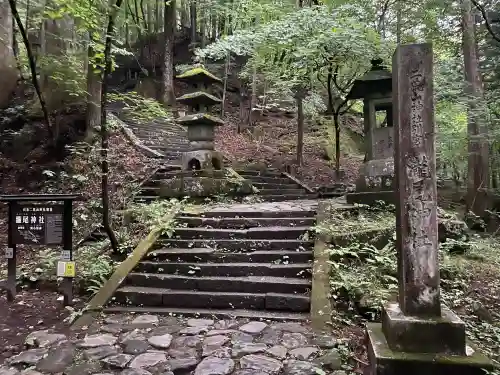 瀧尾神社（日光二荒山神社別宮）の{uncategorized: "未分類", other: "その他", undefined: "問題あり", building: "その他建物", grave: "お墓", sacred_gate: "鳥居", guardian: "狛犬", statue: "像", buddha: "仏像", history: "歴史", nature: "自然", garden: "庭園", animal: "動物", pagoda: "塔", temizu: "手水舎", mountain_gate: "山門・神門", sanctuary: "本殿・本堂", subordinate: "末社・摂社", art: "芸術", scenery: "景色", jizo: "地蔵", ema: "絵馬", goshuin: "御朱印", omikuji: "おみくじ", items: "授与品その他", amulet: "お守り", goshuincho: "御朱印帳", eats: "食事", festival: "お祭り", votive_dance: "神楽", shichigosan: "七五三参", wedding: "結婚式", experience: "体験その他", initially: "初詣", around: "周辺", anti_infection: "感染症対策"}