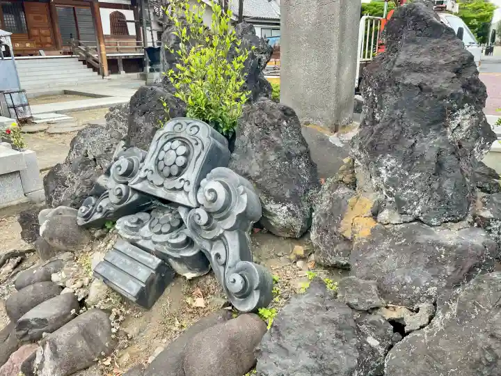 九品寺の{uncategorized: "未分類", other: "その他", undefined: "問題あり", building: "その他建物", grave: "お墓", sacred_gate: "鳥居", guardian: "狛犬", statue: "像", buddha: "仏像", history: "歴史", nature: "自然", garden: "庭園", animal: "動物", pagoda: "塔", temizu: "手水舎", mountain_gate: "山門・神門", sanctuary: "本殿・本堂", subordinate: "末社・摂社", art: "芸術", scenery: "景色", jizo: "地蔵", ema: "絵馬", goshuin: "御朱印", omikuji: "おみくじ", items: "授与品その他", amulet: "お守り", goshuincho: "御朱印帳", eats: "食事", festival: "お祭り", votive_dance: "神楽", shichigosan: "七五三参", wedding: "結婚式", experience: "体験その他", initially: "初詣", around: "周辺", anti_infection: "感染症対策"}