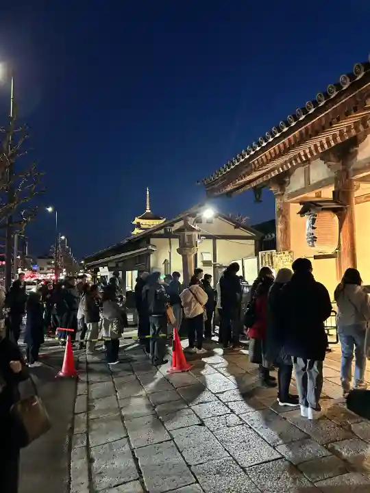 東寺(教王護国寺)の{uncategorized: "未分類", other: "その他", undefined: "問題あり", building: "その他建物", grave: "お墓", sacred_gate: "鳥居", guardian: "狛犬", statue: "像", buddha: "仏像", history: "歴史", nature: "自然", garden: "庭園", animal: "動物", pagoda: "塔", temizu: "手水舎", mountain_gate: "山門・神門", sanctuary: "本殿・本堂", subordinate: "末社・摂社", art: "芸術", scenery: "景色", jizo: "地蔵", ema: "絵馬", goshuin: "御朱印", omikuji: "おみくじ", items: "授与品その他", amulet: "お守り", goshuincho: "御朱印帳", eats: "食事", festival: "お祭り", votive_dance: "神楽", shichigosan: "七五三参", wedding: "結婚式", experience: "体験その他", initially: "初詣", around: "周辺", anti_infection: "感染症対策"}