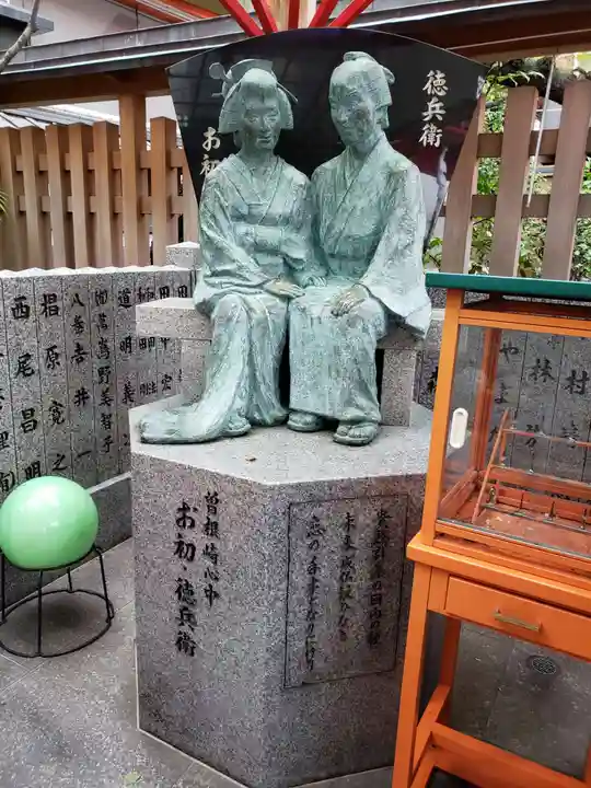 露天神社(お初天神)の像