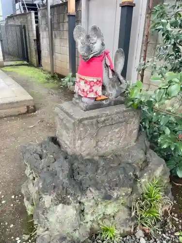 川越熊野神社の{uncategorized: "未分類", other: "その他", undefined: "問題あり", building: "その他建物", grave: "お墓", sacred_gate: "鳥居", guardian: "狛犬", statue: "像", buddha: "仏像", history: "歴史", nature: "自然", garden: "庭園", animal: "動物", pagoda: "塔", temizu: "手水舎", mountain_gate: "山門・神門", sanctuary: "本殿・本堂", subordinate: "末社・摂社", art: "芸術", scenery: "景色", jizo: "地蔵", ema: "絵馬", goshuin: "御朱印", omikuji: "おみくじ", items: "授与品その他", amulet: "お守り", goshuincho: "御朱印帳", eats: "食事", festival: "お祭り", votive_dance: "神楽", shichigosan: "七五三参", wedding: "結婚式", experience: "体験その他", initially: "初詣", around: "周辺", anti_infection: "感染症対策"}