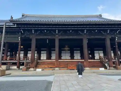 本願寺（西本願寺）の{uncategorized: "未分類", other: "その他", undefined: "問題あり", building: "その他建物", grave: "お墓", sacred_gate: "鳥居", guardian: "狛犬", statue: "像", buddha: "仏像", history: "歴史", nature: "自然", garden: "庭園", animal: "動物", pagoda: "塔", temizu: "手水舎", mountain_gate: "山門・神門", sanctuary: "本殿・本堂", subordinate: "末社・摂社", art: "芸術", scenery: "景色", jizo: "地蔵", ema: "絵馬", goshuin: "御朱印", omikuji: "おみくじ", items: "授与品その他", amulet: "お守り", goshuincho: "御朱印帳", eats: "食事", festival: "お祭り", votive_dance: "神楽", shichigosan: "七五三参", wedding: "結婚式", experience: "体験その他", initially: "初詣", around: "周辺", anti_infection: "感染症対策"}