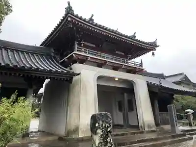 温泉山 安楽寺(四国霊場第六番札所)の山門・神門